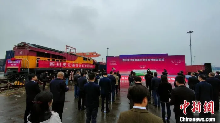 首发仪式现场。　陈选斌　摄