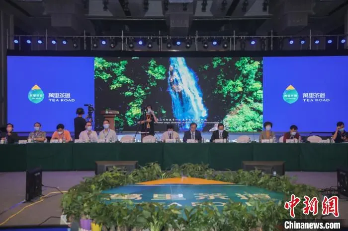 图为会议现场。　多伦县委供图