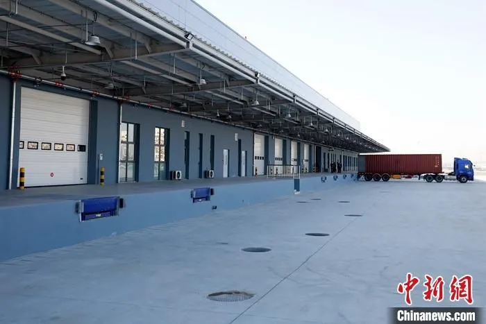 图为大兴机场综保区海关查验区。 中新社记者 富田 摄