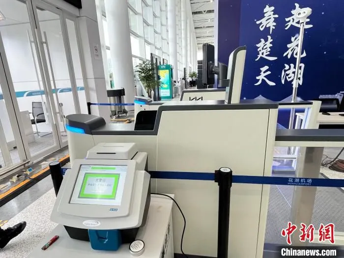 图为鄂州花湖机场防爆闸机 武一力 摄