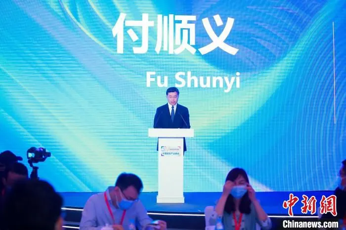 图为固安县委副书记、县长付顺义发言。　门丛硕 摄