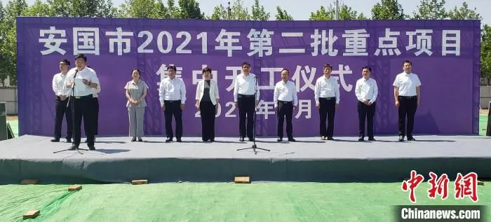 图为安国第二批重点项目开工仪式现场。　徐巧明 摄