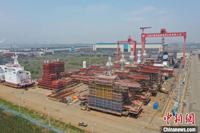 外高桥海工累计完工交付200套上层建筑。　王胤 摄