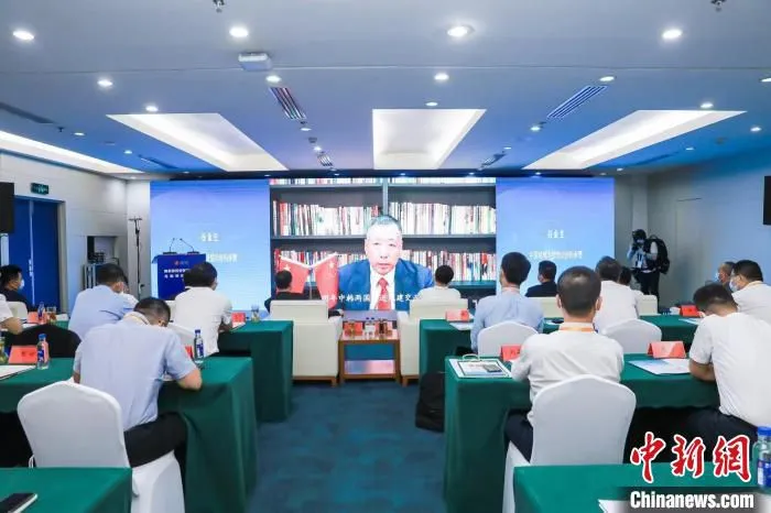 中国驻韩国使馆经商处公参谷金生致辞。　商务部投资促进局驻韩办供图