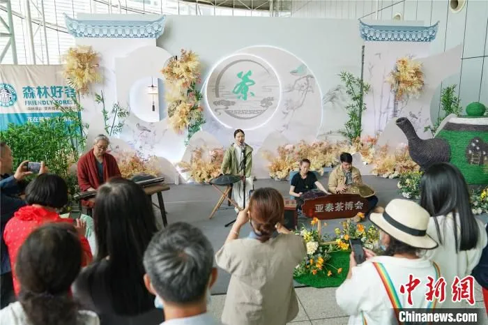哈尔滨春季茶博会情景表演现场 吕品 摄