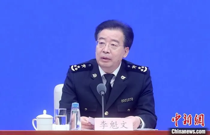 4月13日，中国国务院新闻办公室在北京举行新闻发布会，海关总署新闻发言人、统计分析司司长李魁文介绍2021年一季度进出口情况。中新社记者 张宇 摄 　