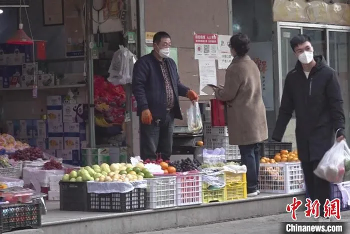 图为近日，兰州果蔬市场供应充足。　艾庆龙 摄