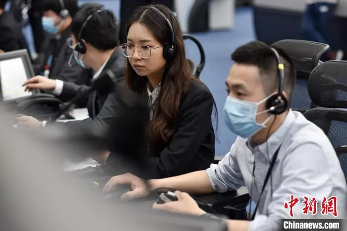 西南空管局管制员保障航班运行，为成都地区空域结构调整做好充足准备。(西南空管局 供图)