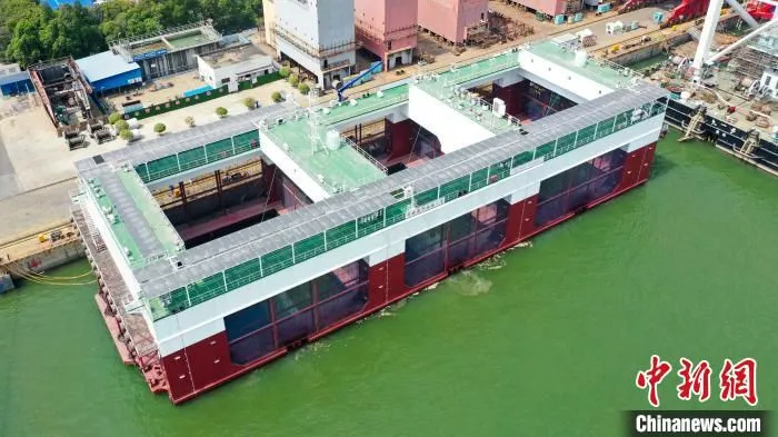 海南首座半潜式深远海智能养殖旅游平台“普盛海洋牧场1号” 钟伟 摄