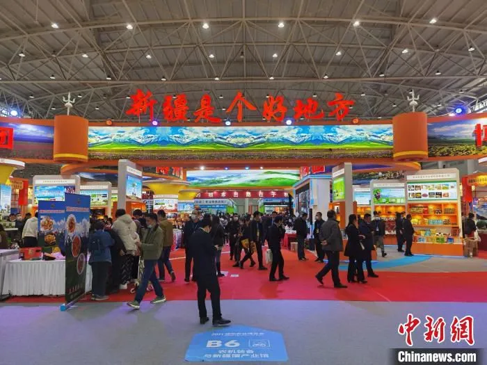 农博会上的新疆馕产业展示区 邹浩 摄