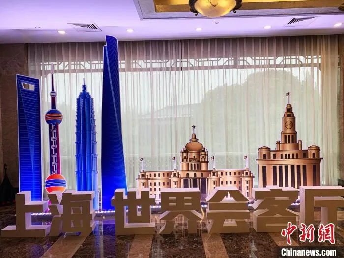 现代浦东、经典黄浦呈现“世界会客厅”魅力。　崔佳明 摄