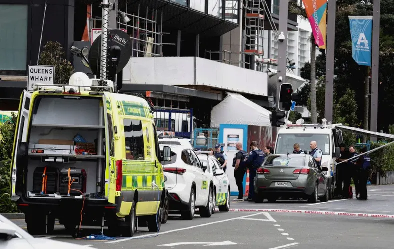 警車和救護車出動。路透社