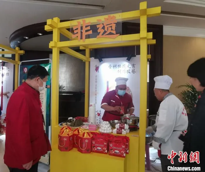非遗项目展示。　杨杰英 摄