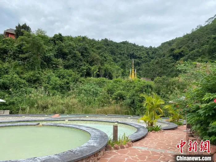 图为芒卡熙康云舍健康度假酒店内的温泉 陈静 摄