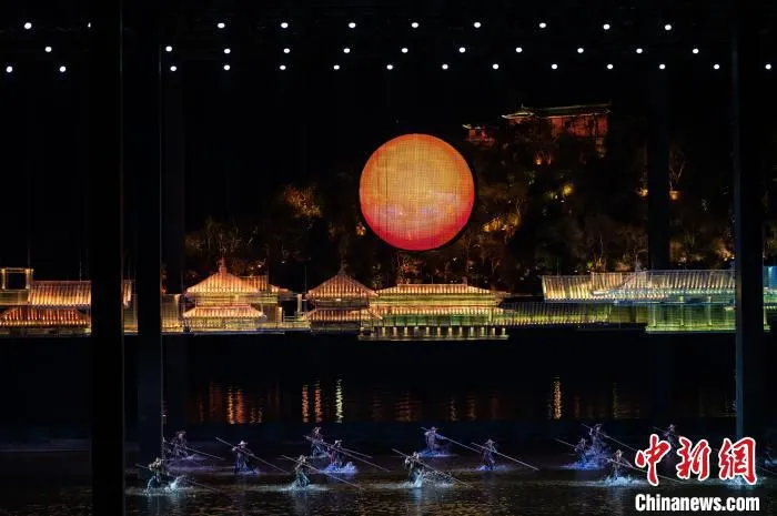 图为实景演出《归来三峡》。　何蓬磊 摄