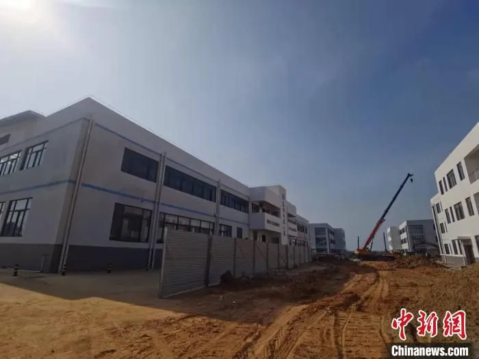 图为冯家湾现代化渔业产业园新型生态养殖厂房。　张茜翼 摄