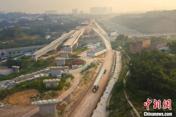 施工现场。　欧阳开源 摄