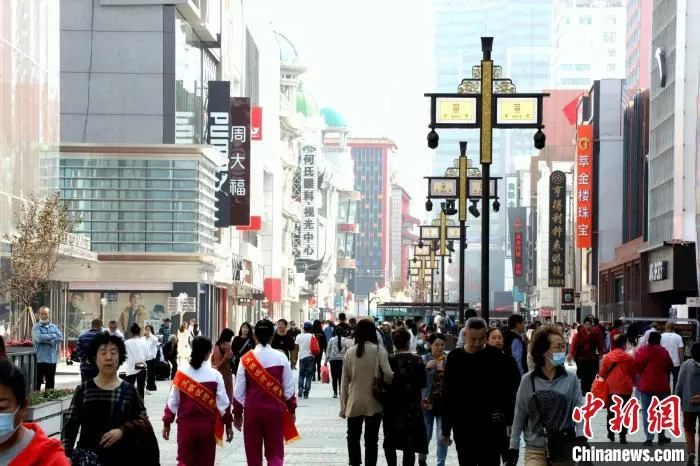 改造提升后的中街，成为深受游客喜爱的“网红打卡地”(资料图)。　沈河区委宣传部供图