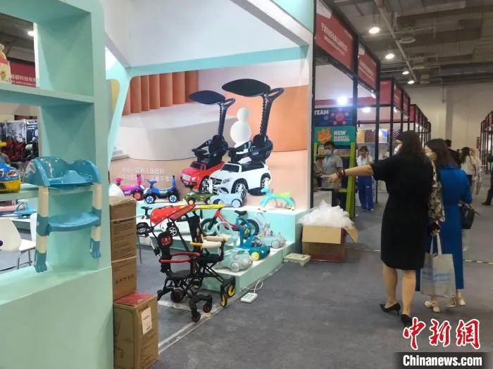 中国(宁波)出口跨境电商博览会现场。　林波 摄
