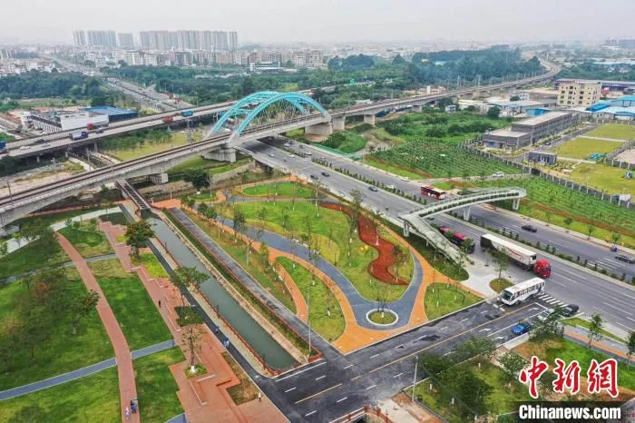 改造后的白云大道 石建华 摄