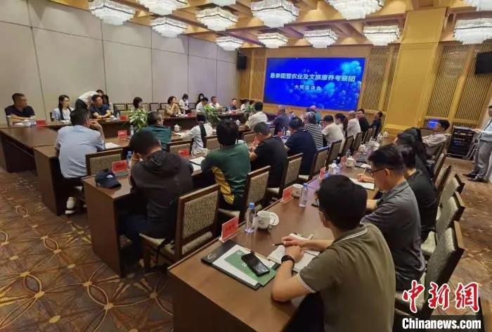 在大同市云州区，当地政府和台商团举行座谈会。　胡健 摄