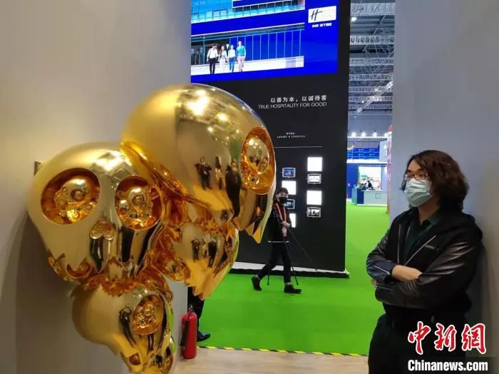 珍贵艺术品吸引现场观众 姜煜 摄