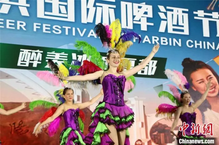 第十九届中国·哈尔滨国际啤酒节演出现场 孙汉仑 摄