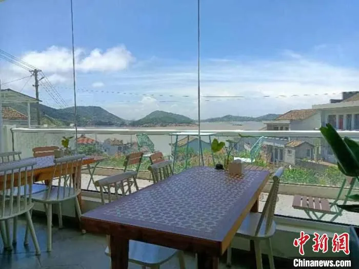 凉峙村观而民宿露台风景。　魏嫣然 摄