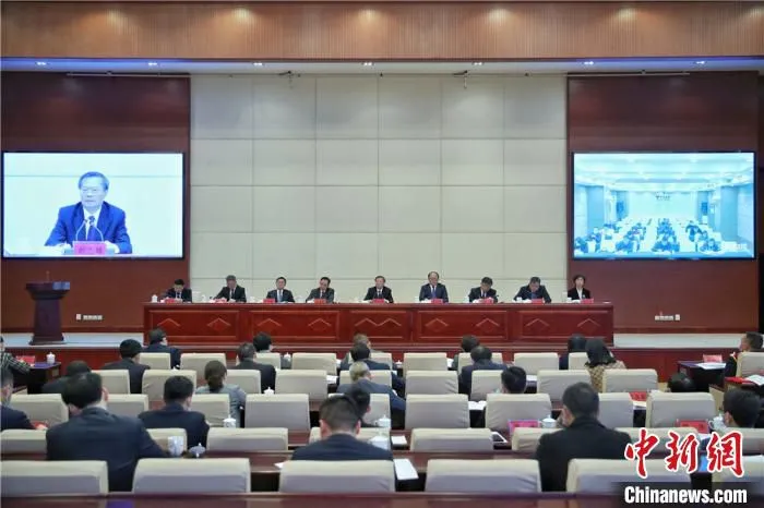贵州省于27日举行全省民营经济统战工作会议暨贵州省民营经济人士优秀中国特色社会主义事业建设者表彰大会。　瞿宏伦 摄