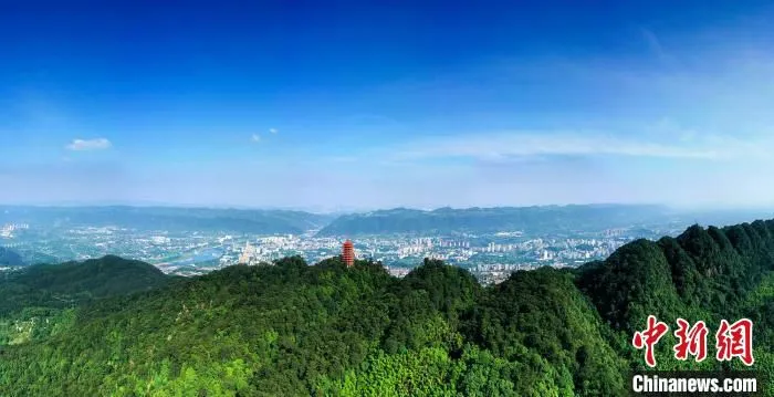 图为缙云山全景。　秦廷富 摄