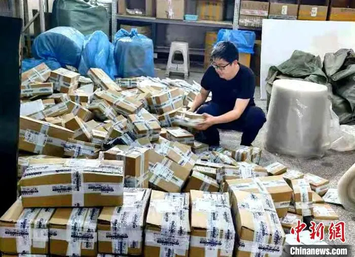 大量的地方农特产品通过电商渠道远销国内外。　何桥镇政府供图