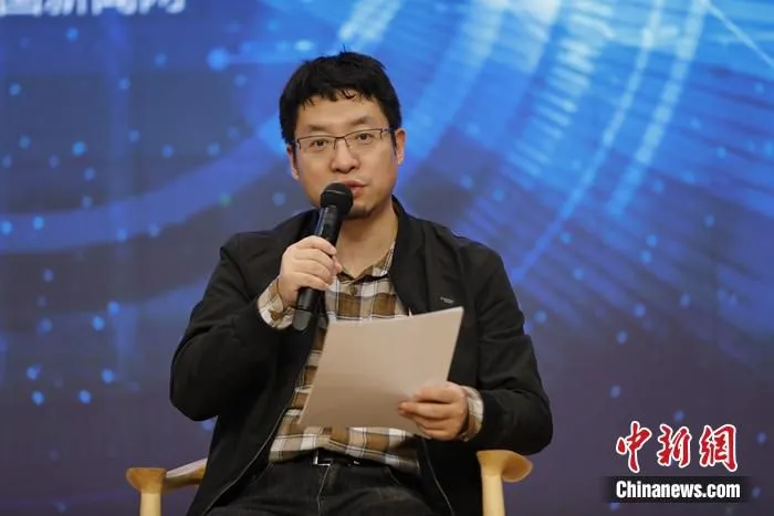 中科院计算机网络信息中心研究员、前PTI董事王伟在“数字时代的数字资源安全”圆桌研讨会上发言。