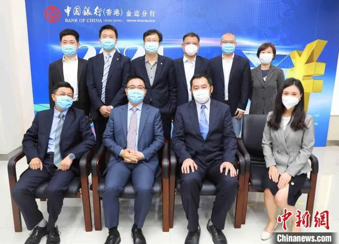 参加论坛的部分代表合影。　欧阳开宇 摄