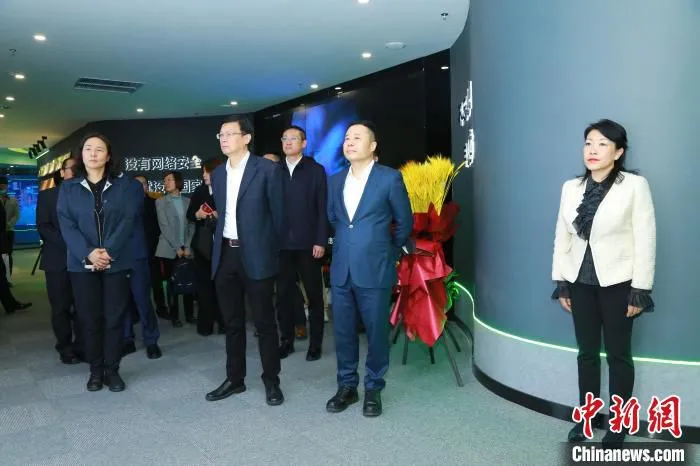 与会嘉宾参观基地。　沈阳市网信办供图 摄