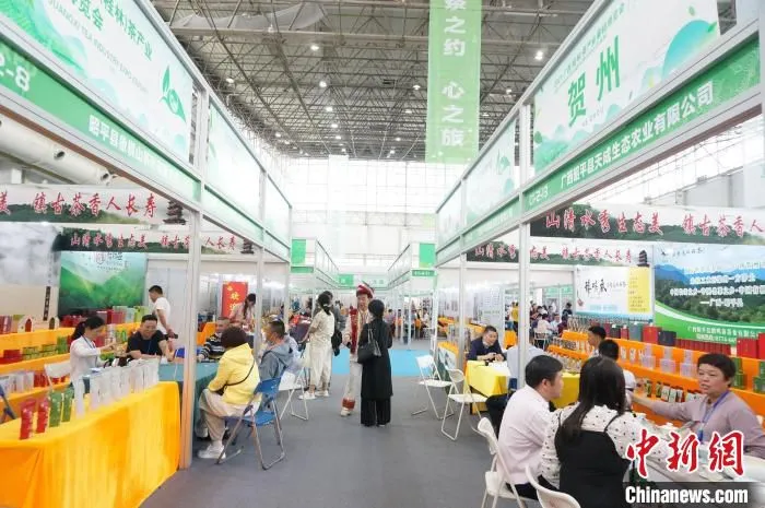 2021年广西(桂林)茶产业展销博览会现场。　欧惠兰 摄