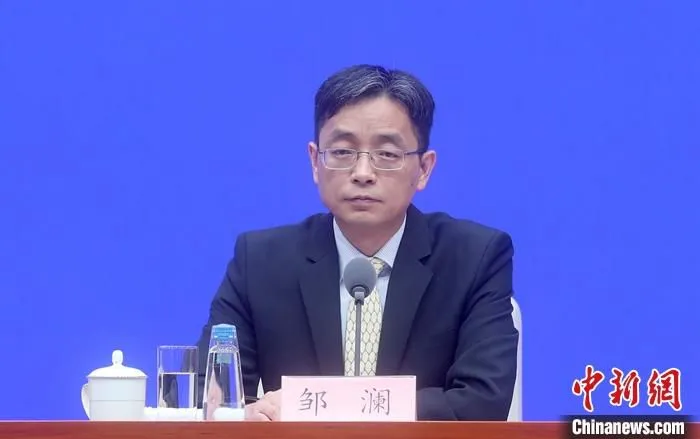 4月1日，中国国务院新闻办在北京举行新闻发布会，介绍构建新发展格局，金融支持区域协调发展有关情况。中国人民银行金融市场司司长邹澜出席。
中新社记者 张宇 摄
