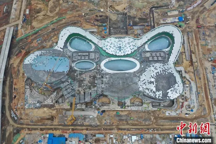 海口国际免税城建成后将成为亚洲最大免税商城，建筑设计为“九州祥云”造型 中建一局供图
