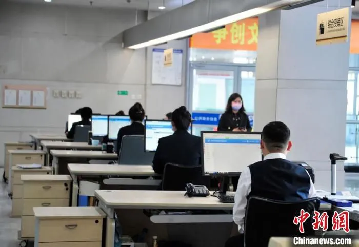 长春汽开区政务大厅一角 高龙安 摄