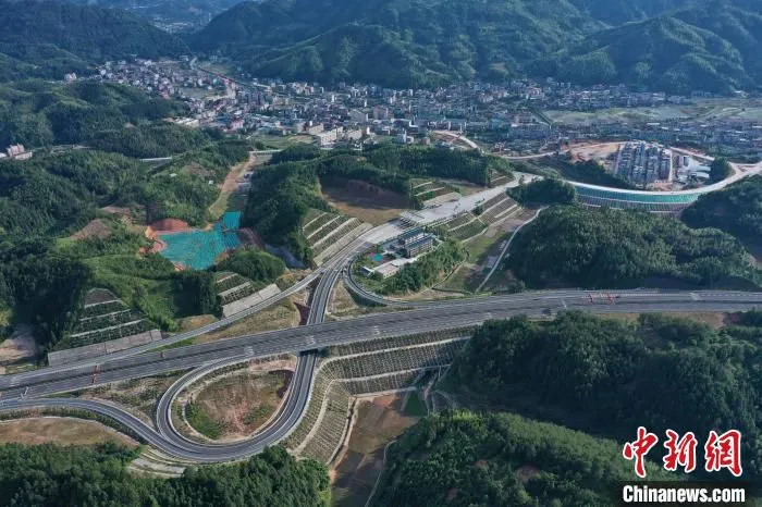 图为莆炎高速公路广平互通。　福建省交通运输厅 供图