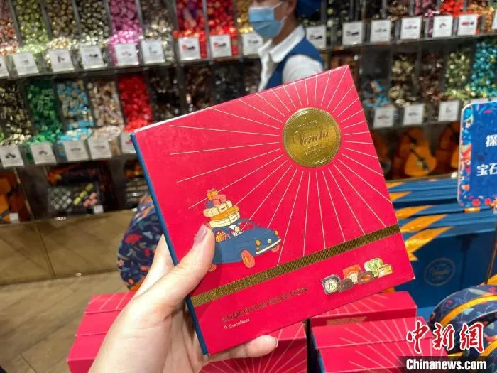 意大利百年巧克力品牌Venchi亚洲机场首店为虹桥机场特别设计的包装 李秋莹 摄