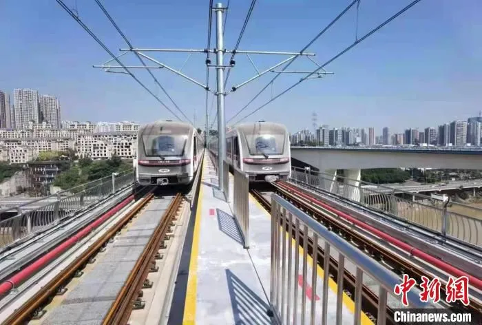 图为不载客试运行现场。　重庆市住房和城乡建设委员会供图