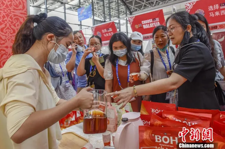2021年9月10日，第18届中国—东盟博览会上，马来西亚咖啡受热捧。中新社发 彭寰 摄