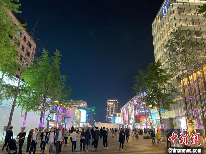 杭州湖滨商圈。　黄慧 摄 摄