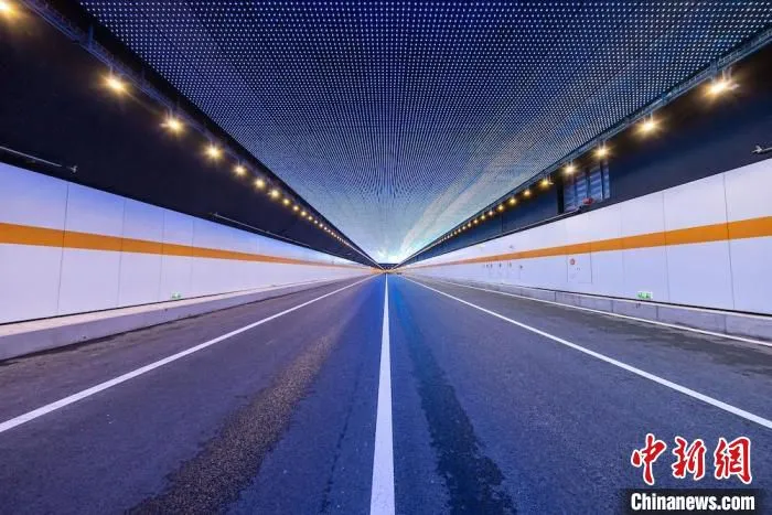 太湖隧道内景。　孙权 摄