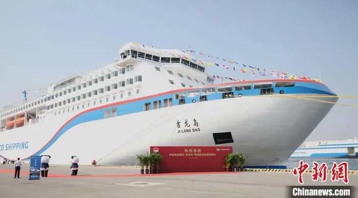 图为吉龙岛轮。　杨毅 摄