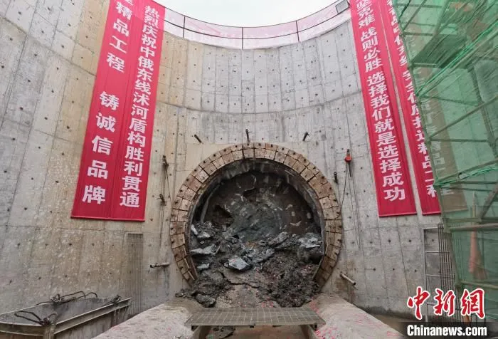 图为沭河盾构隧道贯通现场。　吴宝蛟 摄