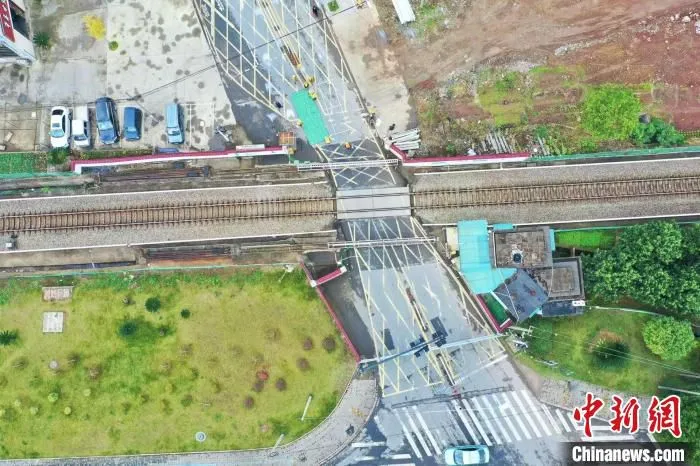 李渔路铁路道口。　杭州工务段供图