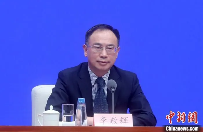 4月7日，中国国务院新闻办公室在北京举行新闻发布会，介绍贯彻落实“十四五”规划纲要，加快建立现代财税体制有关情况。财政部预算司司长李敬辉出席。
中新社记者 张宇 摄