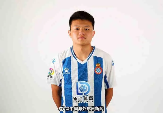 中国小将杨希代表西班牙人U19B队首发，第70分钟染红下场
