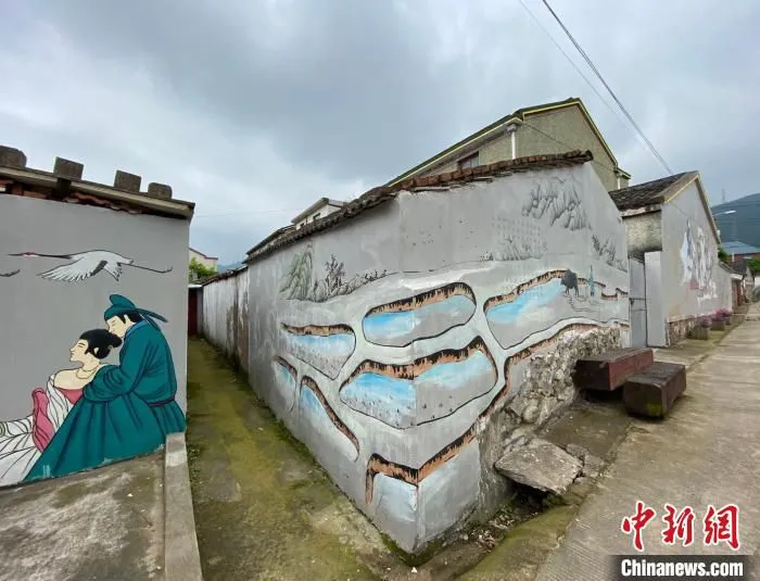 马岙村中的乡村壁画 李典 摄